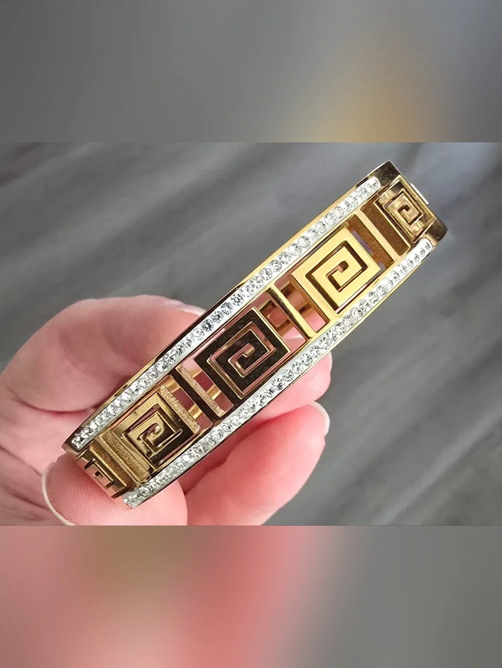 N/A elegant gold